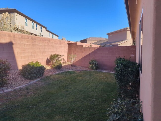 Building Photo - 424 N Creek Ridge Dr