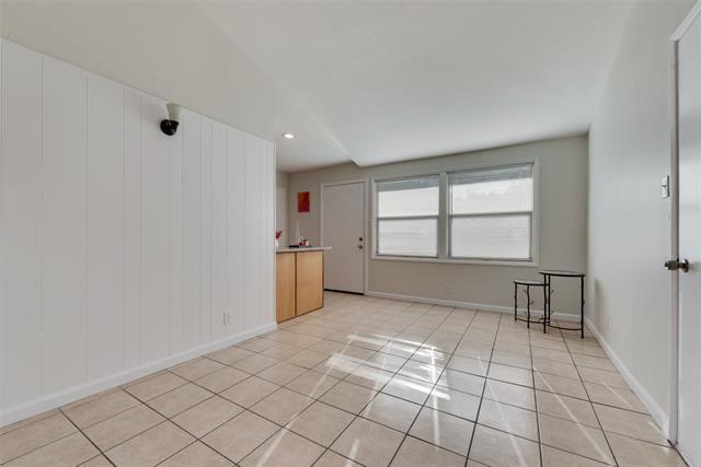 Building Photo - 2403 Briarwood Ln