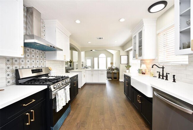 Building Photo - 18403 Brenwood Manor Dr