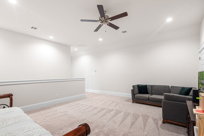 Building Photo - 2335 Pale Star Dr