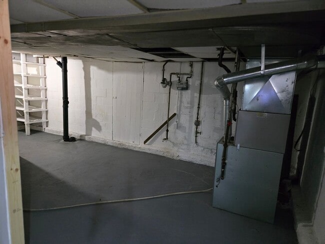 Building Photo - 6415 Perry Dr