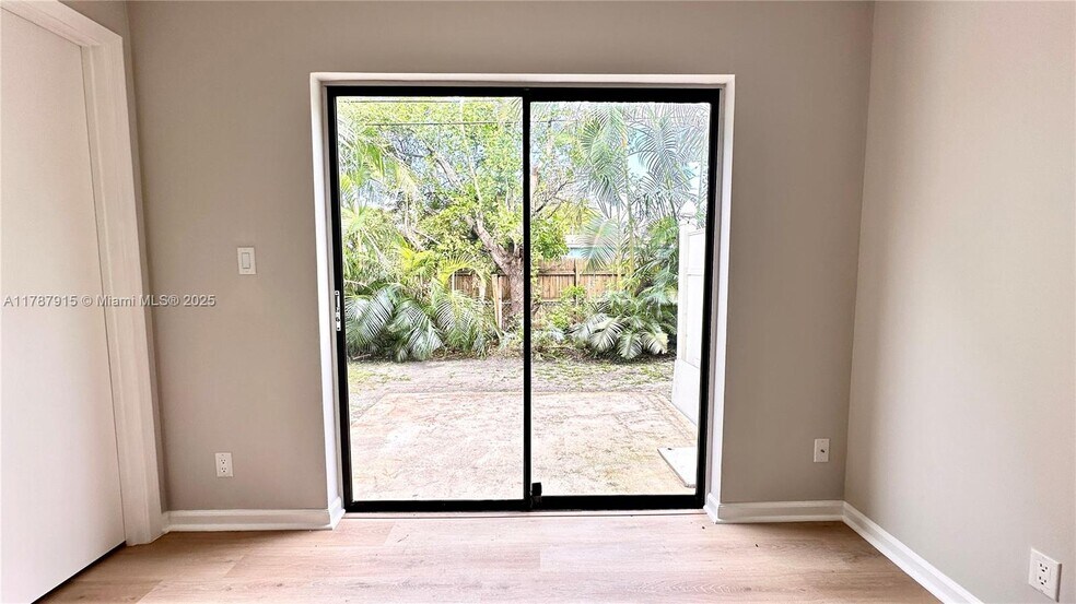 Building Photo - 1455 Holly Heights Dr