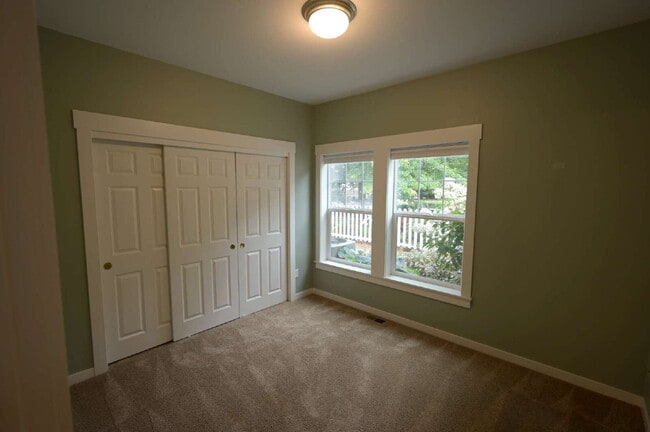 Building Photo - 2 bed 2 bath 2 car garage, in Sequim