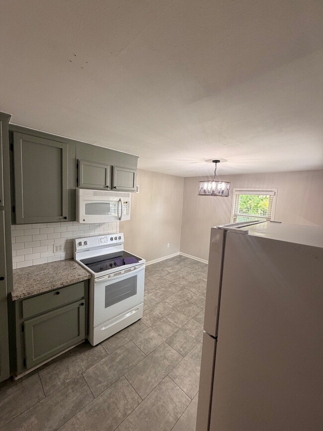 Building Photo - Charming 3-Bedroom  1-bath Kansas City Home with Beautiful Hardwood Floors!