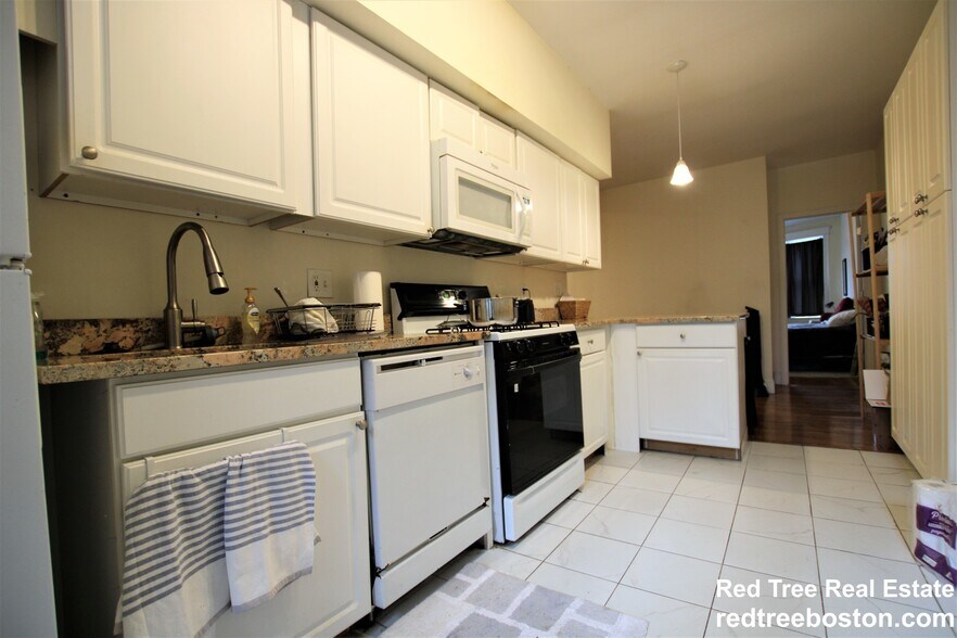 Building Photo - 1868 Commonwealth Ave