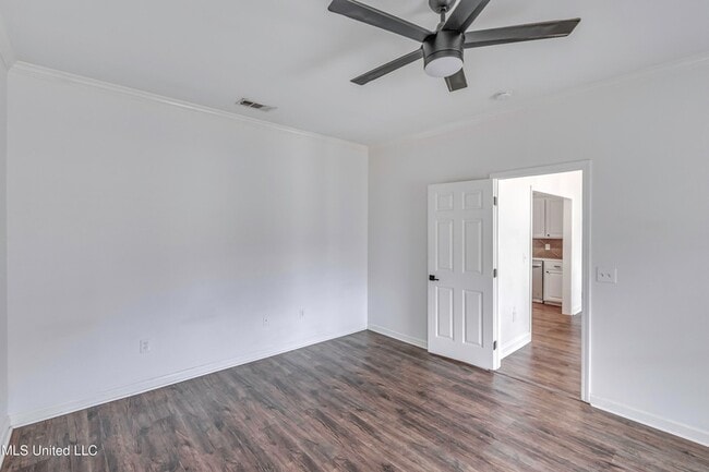 Building Photo - 120 Lennox Pl