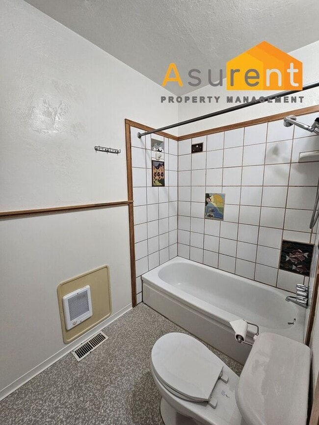 Building Photo - MOVE IN SPECIAL HALF OFF FIRST MONTHS RENT...