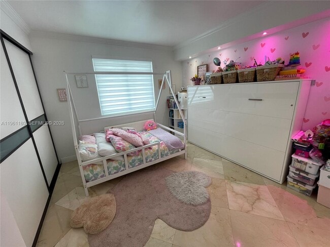 Building Photo - 601 NE 36th St