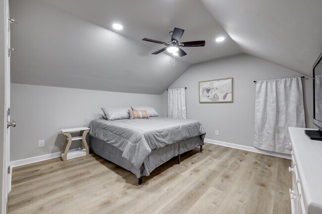 Building Photo - "Charming 2-Bedroom Furnished Retreat with Spacious Layout and 2.5 Baths in York, SC!"