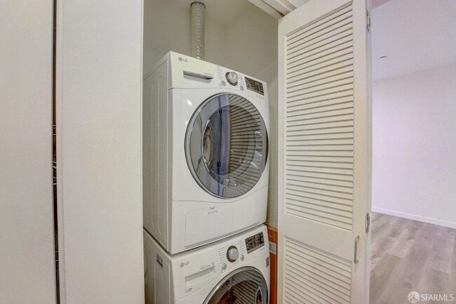 Building Photo - 451 Donahue St