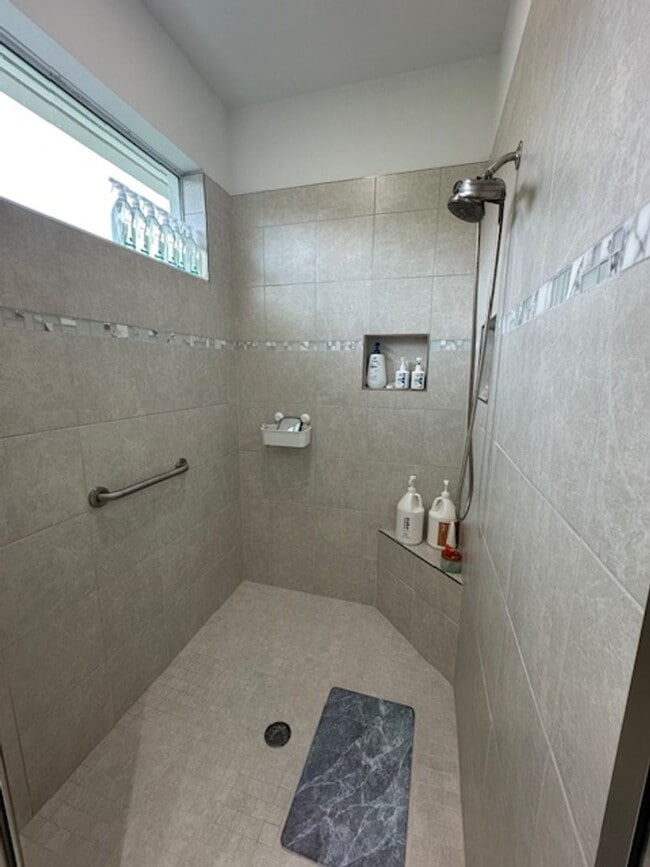 Building Photo - 8330 Summer Lake Dr SW