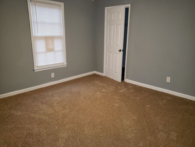 Building Photo - 5656 Heron Ct