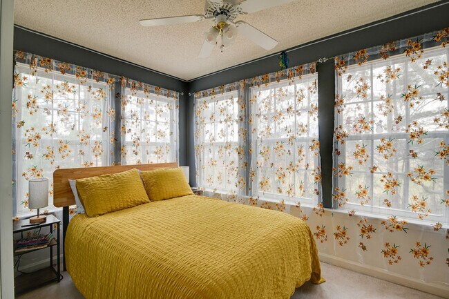 Building Photo - 140 Spanish Oak Dr