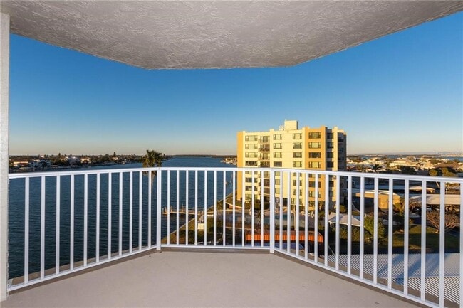 Building Photo - 736 Island Way