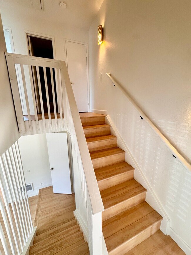 Building Photo - 7958 Mission Center Ct