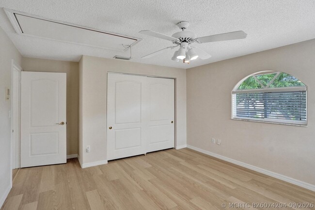 Building Photo - 11340 Lakeshore Dr