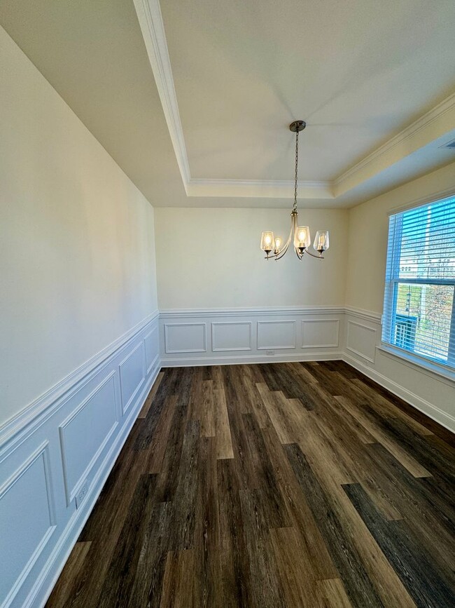 Building Photo - Beautiful Belmont Townhome Located in Laur...