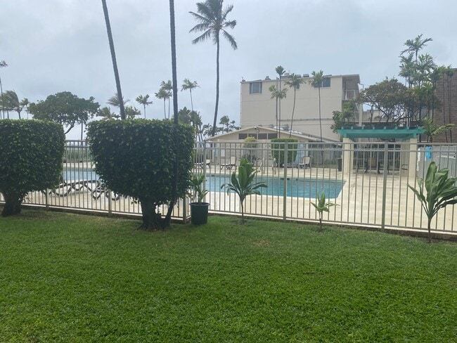 Building Photo - Makaha Surfside Studio