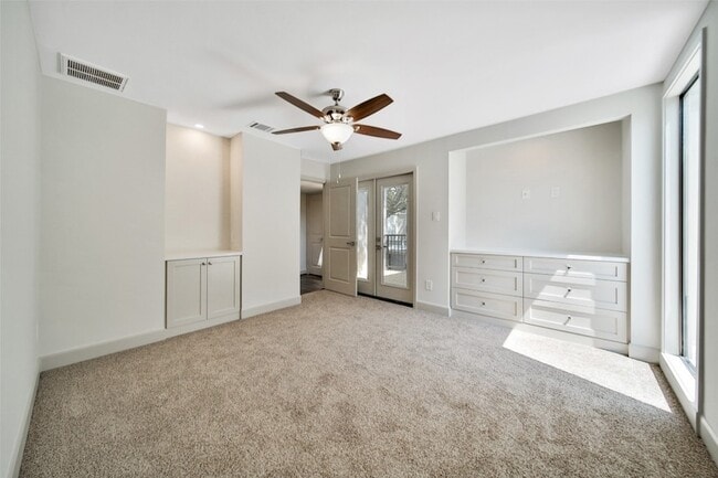 Building Photo - 15607 Memorial Dr