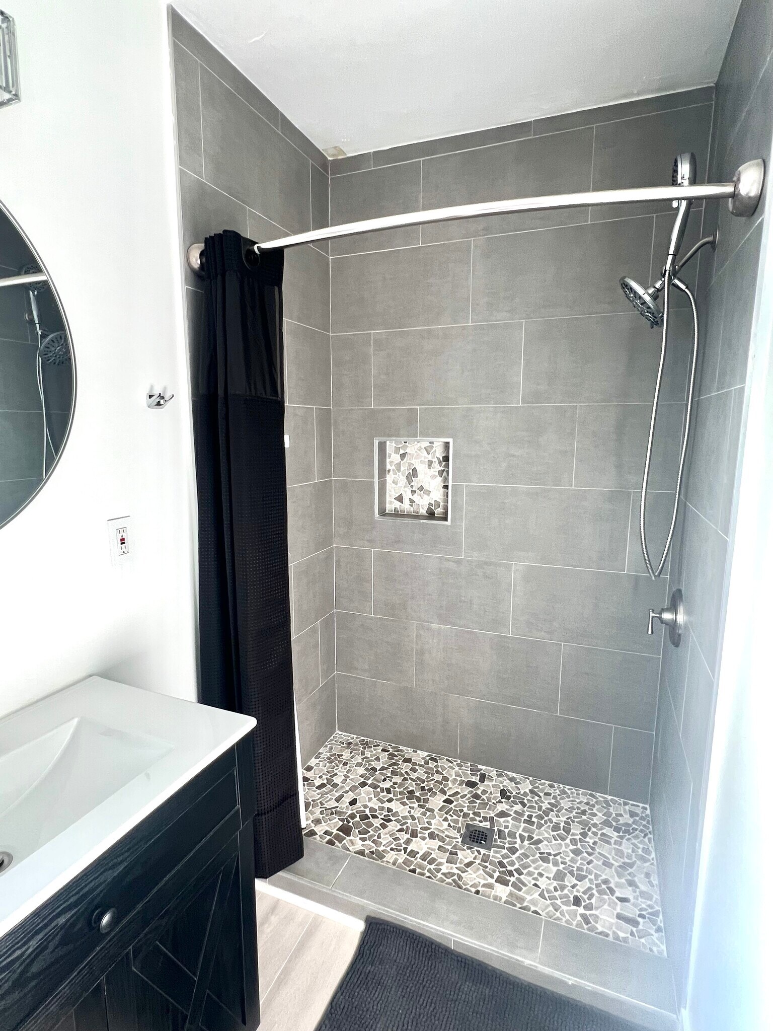 Building Photo - 527 W Colden Ave