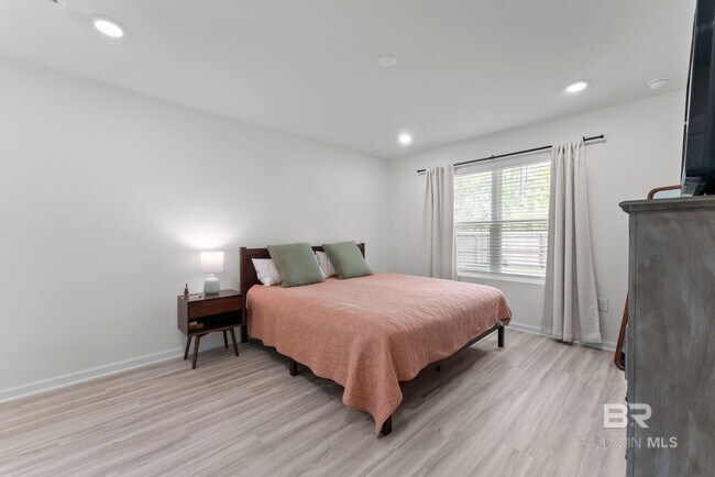 Building Photo - 15807 Laurelbrooke Lp