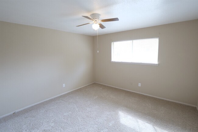 Building Photo - 22311 Fincastle Dr