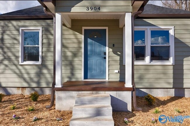 Building Photo - 3904 Cypress Ave SW