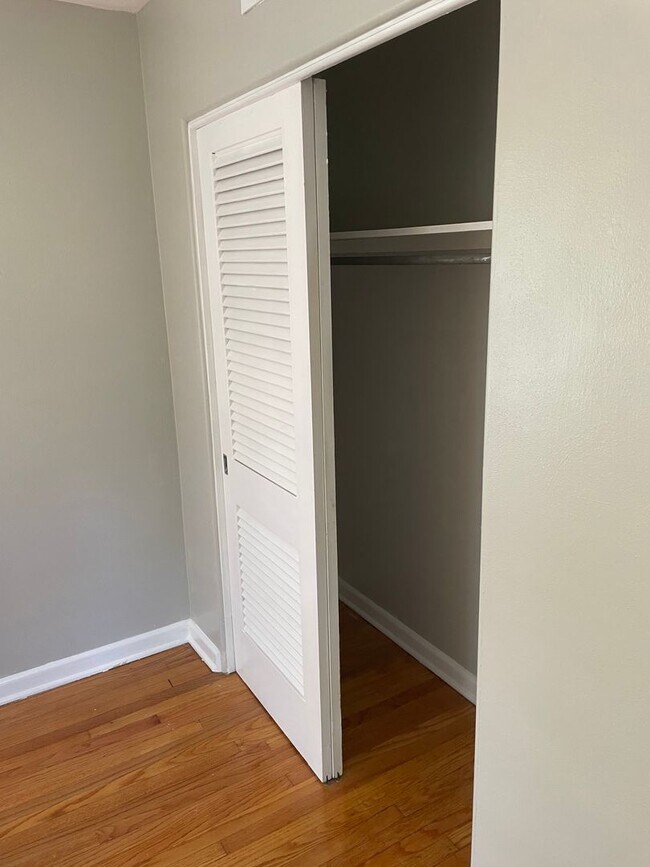 Building Photo - Near Downtown Mount Dora - adorable 2.2