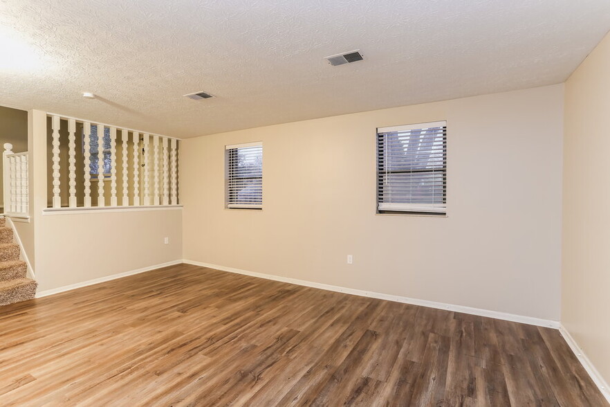 Building Photo - 4865 Heaton Rd
