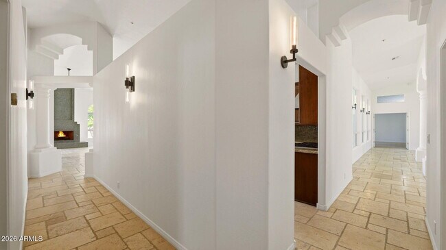Building Photo - 8638 E Dahlia Dr