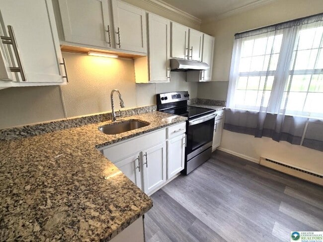 Building Photo - 1749 Schoenersville Rd