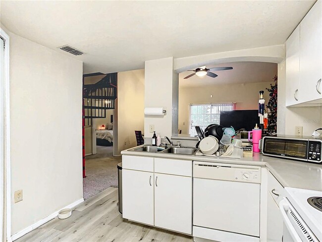 Building Photo - 114 Vista Verdi Cir