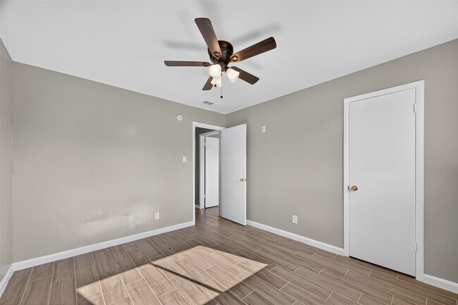 Building Photo - 5126 Denoron Dr