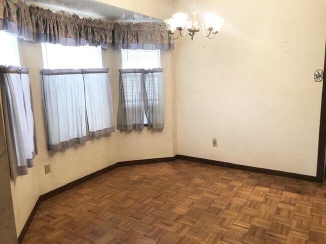 Building Photo - 112 Forestwood Dr