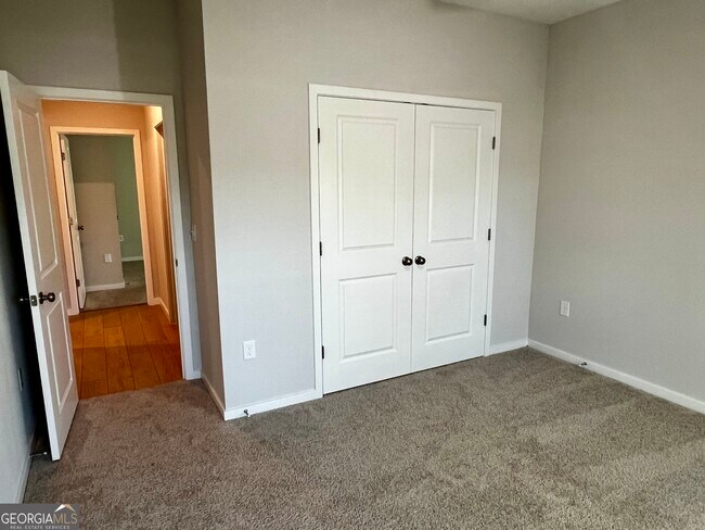 Building Photo - 204 Park View Ln