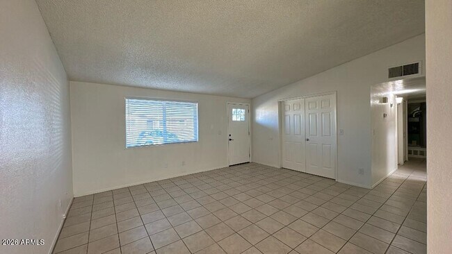 Building Photo - 3850 Blackbird Dr