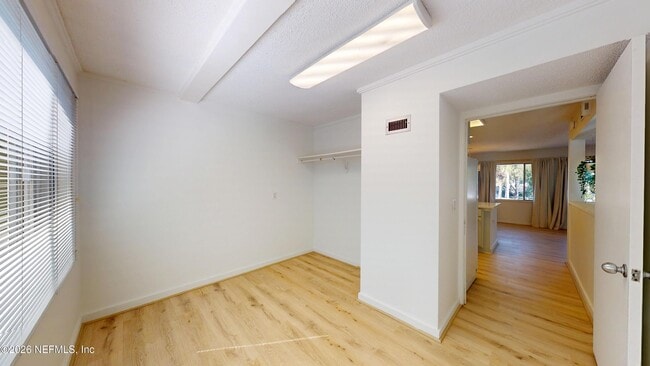 Building Photo - 222 7th St