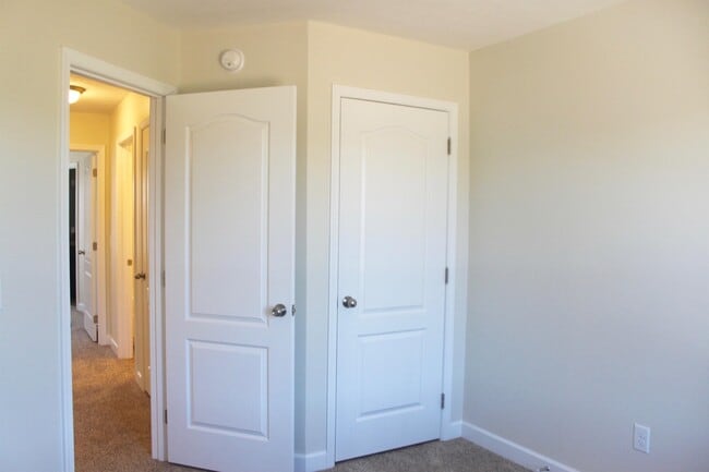 Building Photo - 113 Cedar Point Ln