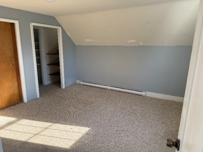 Building Photo - 302 Maine St