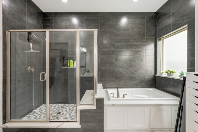 Building Photo - 7805 Pebble Beach Dr