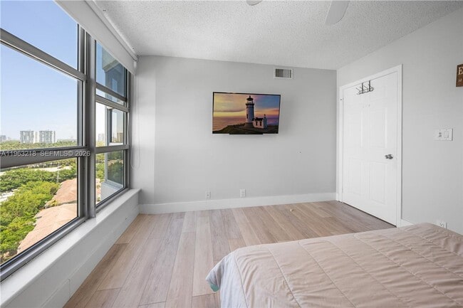 Building Photo - 3530 Mystic Pointe Dr