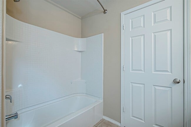 Building Photo - 120 Abelia Dr