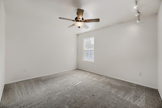 Building Photo - 4757 S Jason St