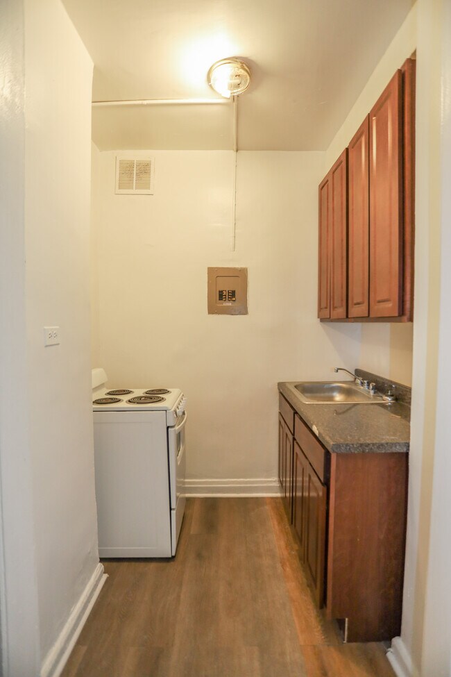 Building Photo - 7455 Greenview