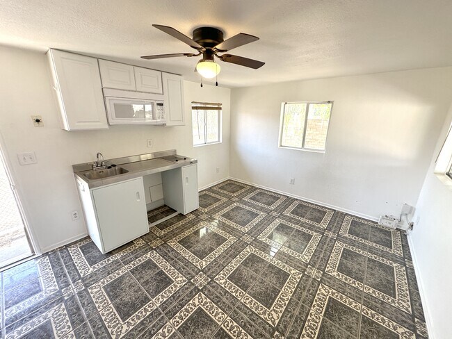 Building Photo - 27289 San Jacinto St