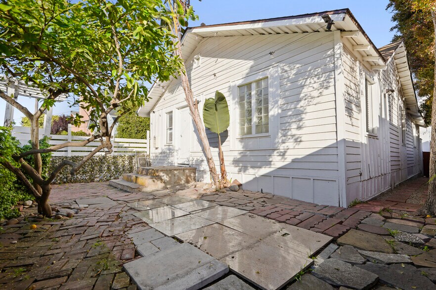 Building Photo - 632 Vernon Ave