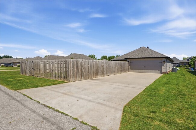 Building Photo - 3807 S W Capstone Ave