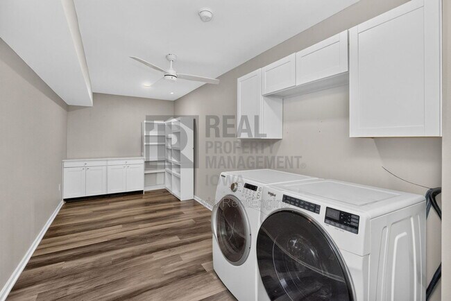 Building Photo - 1229 E 18th St