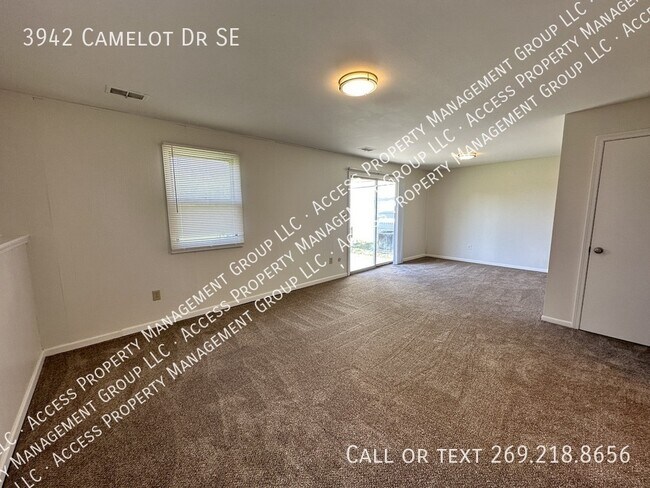 Building Photo - 3942 Camelot Dr SE