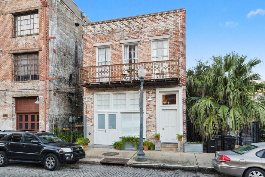 Building Photo - 837 Camp St